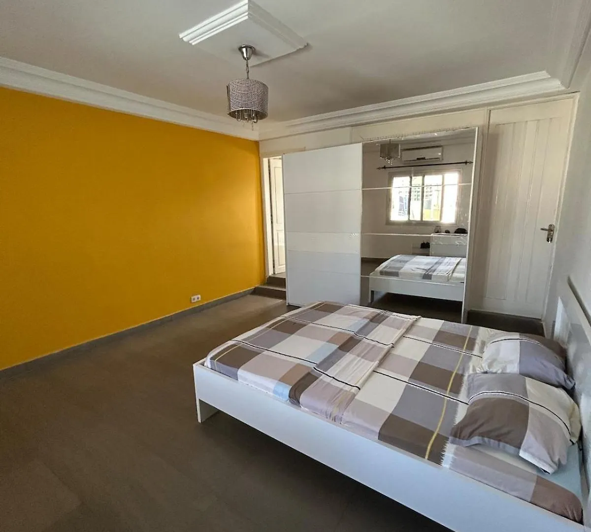 Modern 2-Bedroom Apartment Dakar