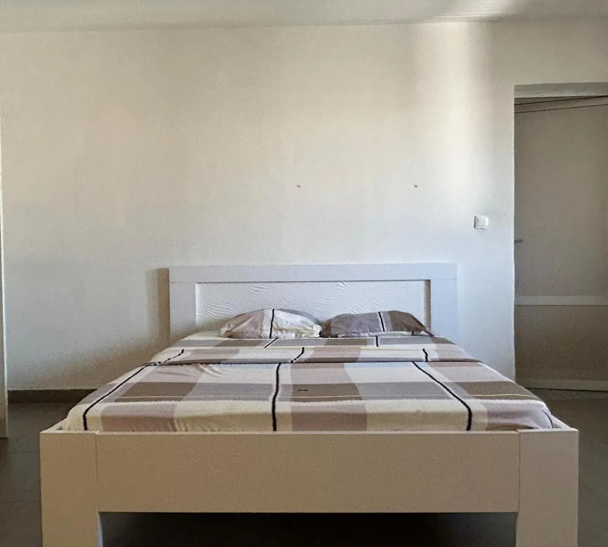 Modern 2-Bedroom Apartment Dakar